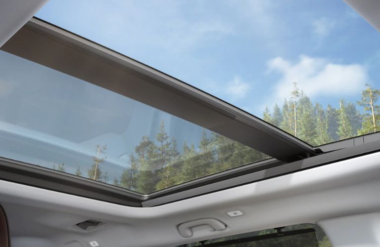 The panoramic sunroof of the 2023 Honda Pilot is shown.